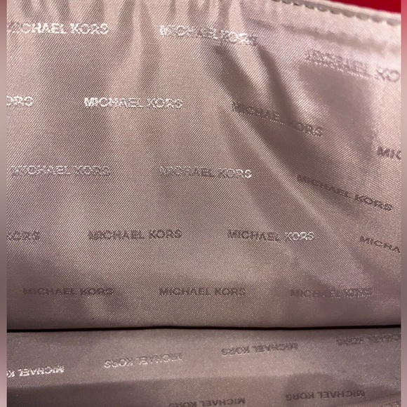 Large Michael Kors Tote Purse - Picture 14 of 15